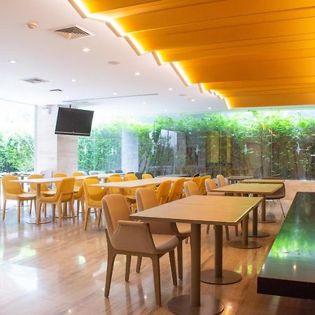 Tango Vibrant Living Hotel - Sha Extra Plus Bangkok Buitenkant foto