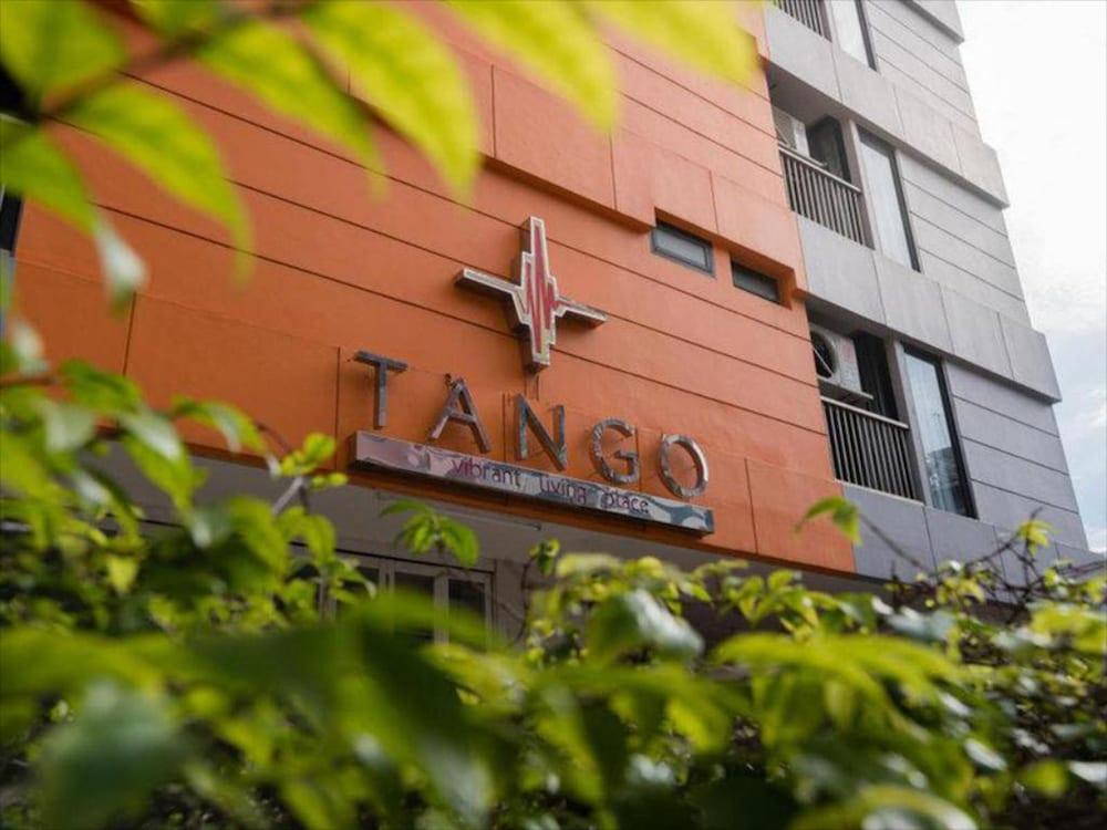 Tango Vibrant Living Hotel - Sha Extra Plus Bangkok Buitenkant foto