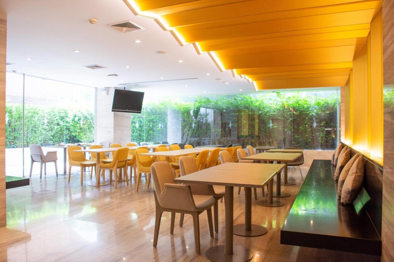 Tango Vibrant Living Hotel - Sha Extra Plus Bangkok Buitenkant foto