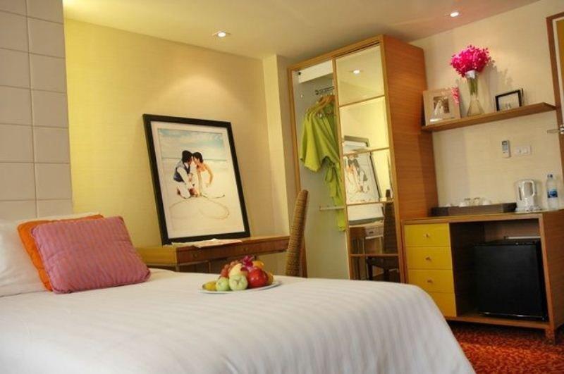 Tango Vibrant Living Hotel - Sha Extra Plus Bangkok Buitenkant foto